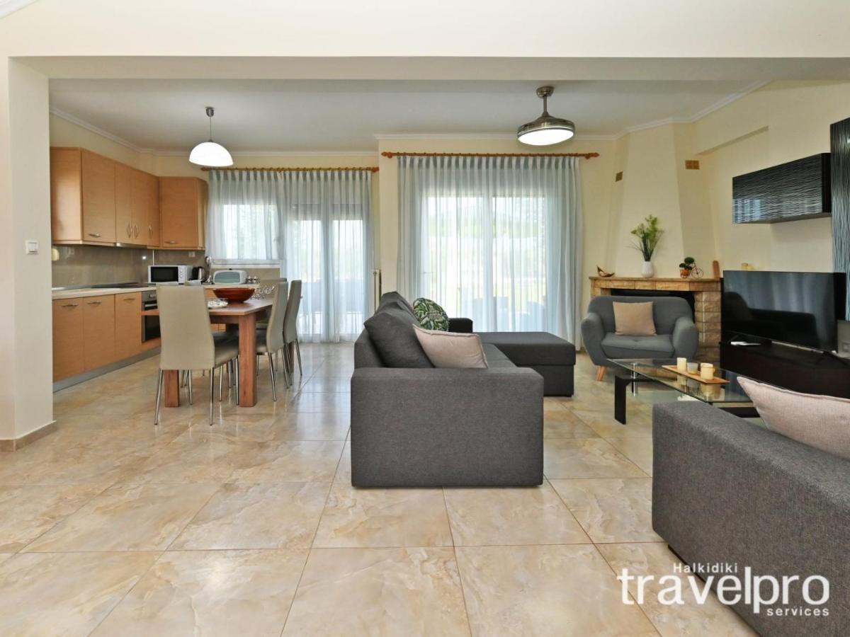 Villa Iris By Rentalspro Services - Agios Mamas Beach Екстериор снимка