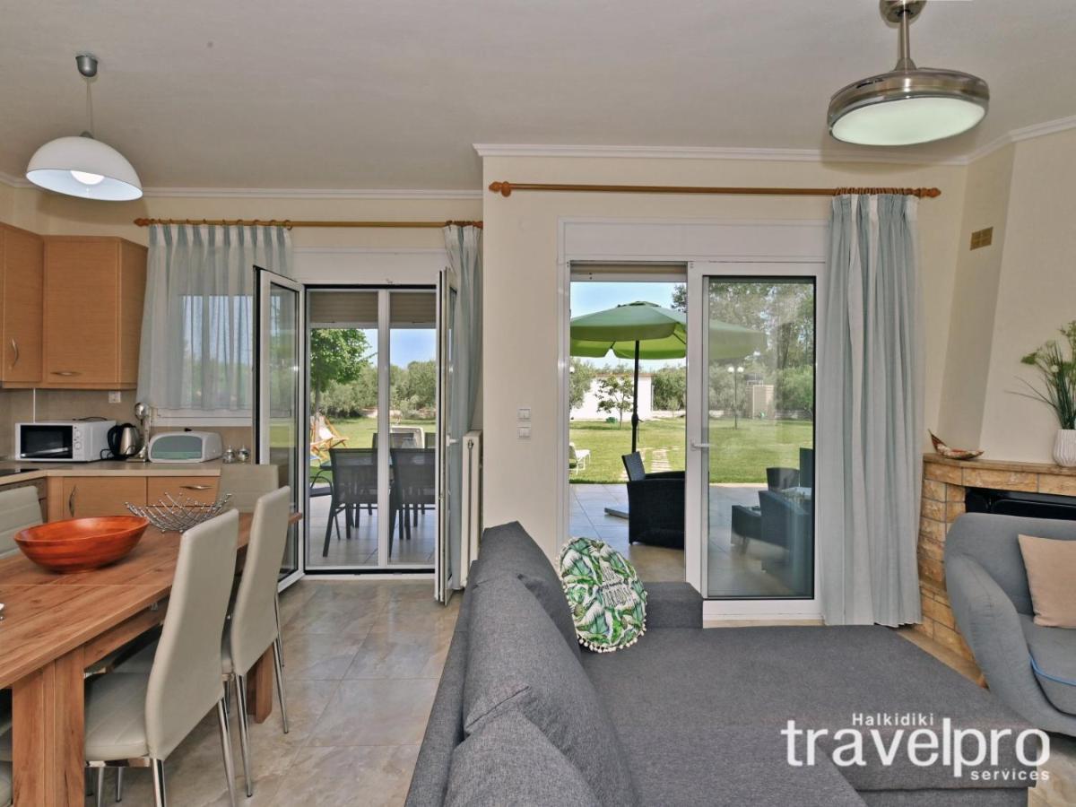 Villa Iris By Rentalspro Services - Agios Mamas Beach Екстериор снимка