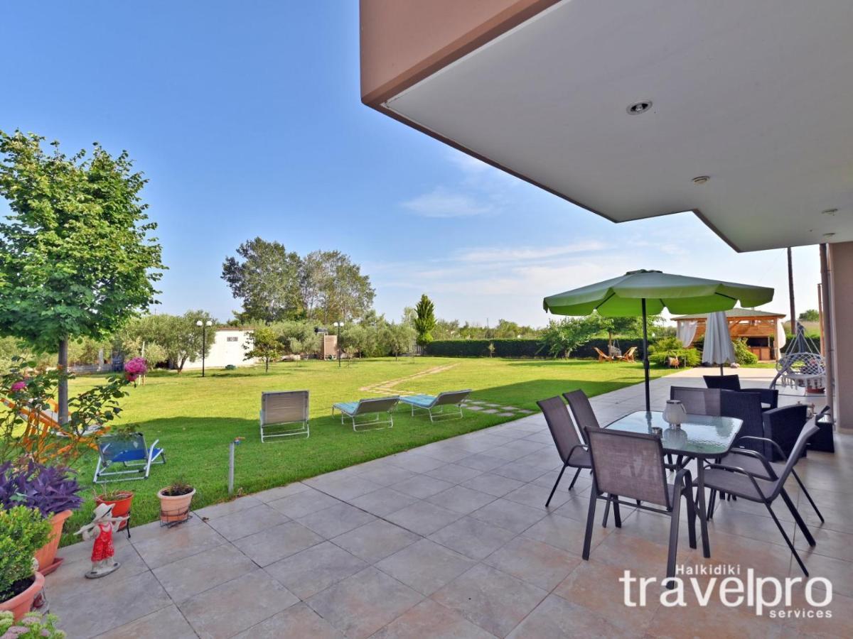 Villa Iris By Rentalspro Services - Agios Mamas Beach Екстериор снимка