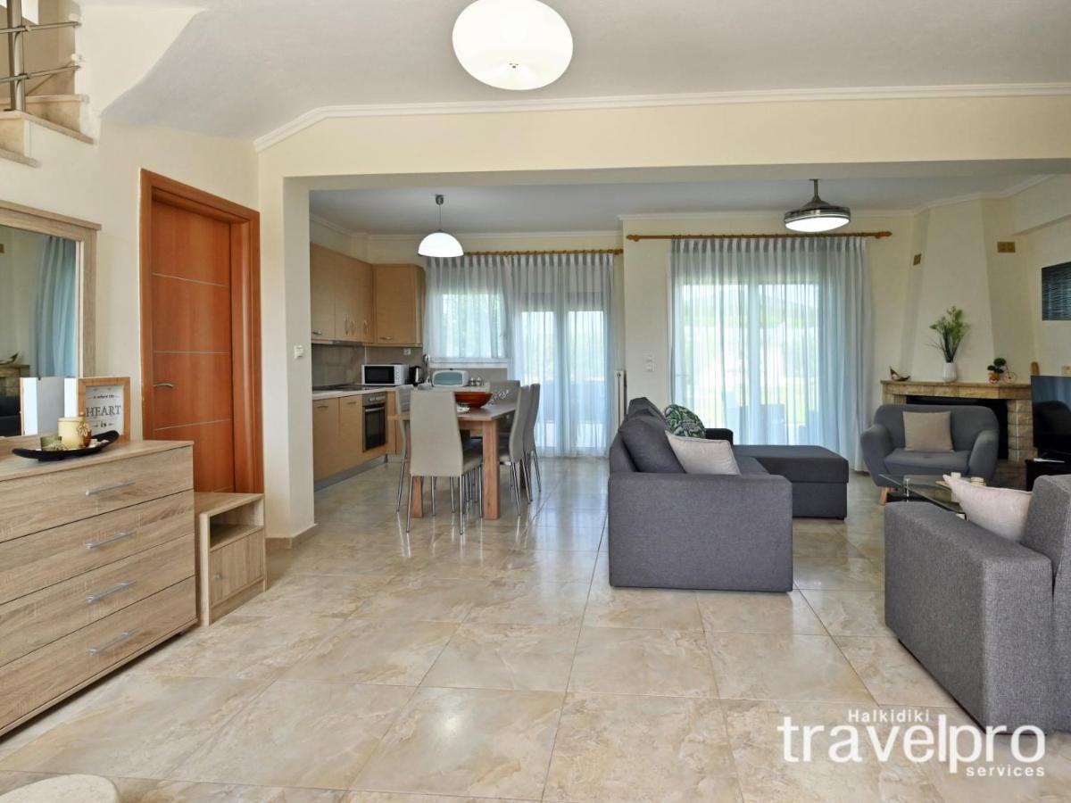 Villa Iris By Rentalspro Services - Agios Mamas Beach Екстериор снимка
