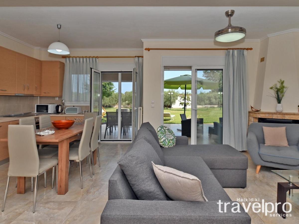 Villa Iris By Rentalspro Services - Agios Mamas Beach Екстериор снимка