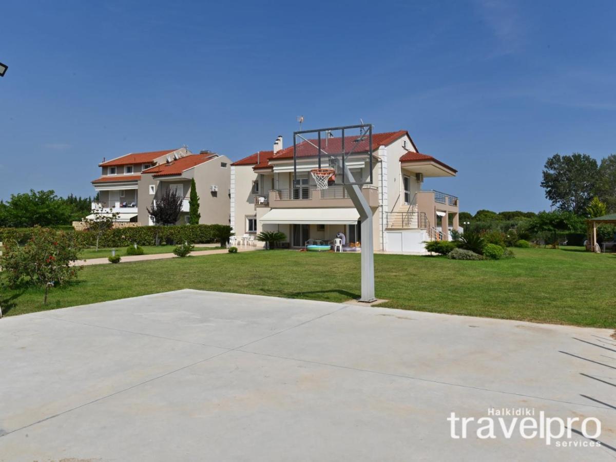 Villa Iris By Rentalspro Services - Agios Mamas Beach Екстериор снимка