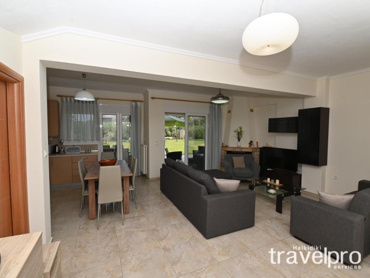 Villa Iris By Rentalspro Services - Agios Mamas Beach Екстериор снимка