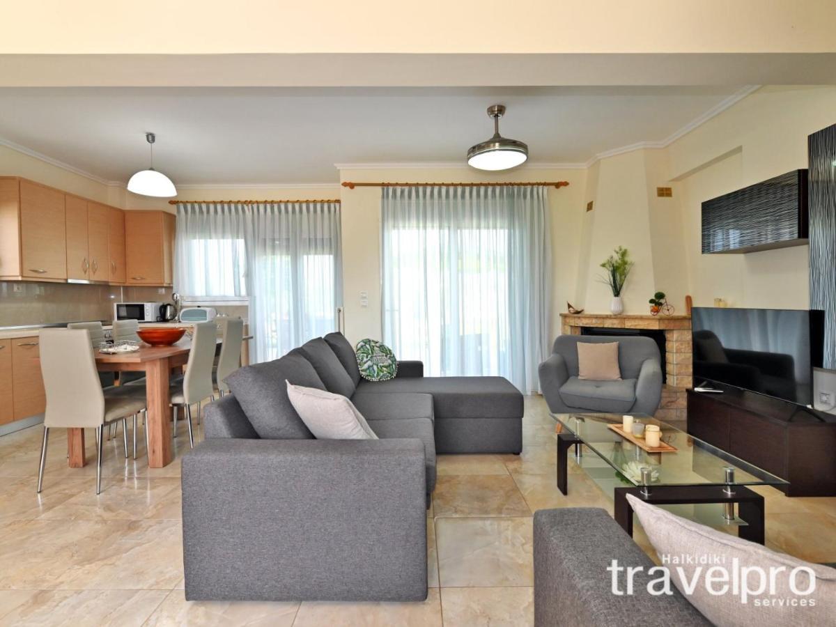 Villa Iris By Rentalspro Services - Agios Mamas Beach Екстериор снимка