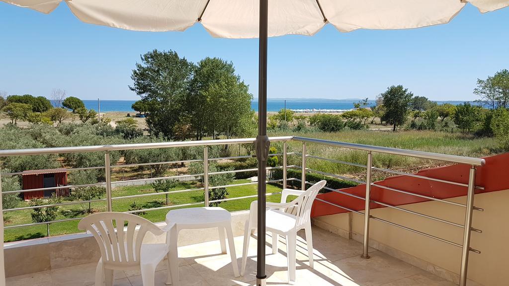 Villa Iris By Rentalspro Services - Agios Mamas Beach Екстериор снимка