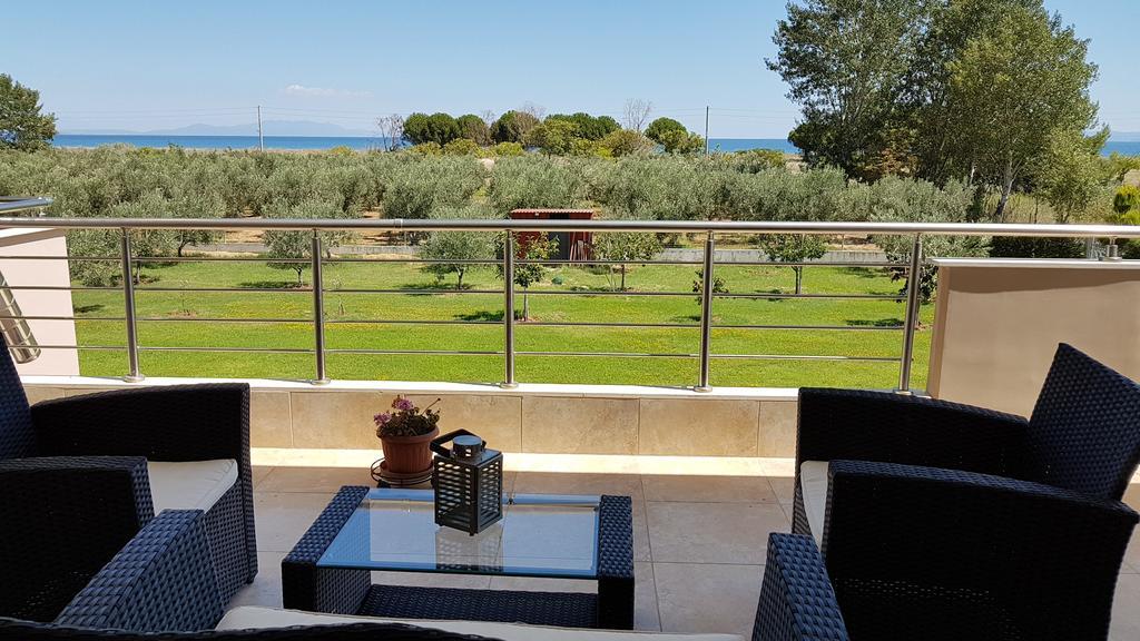 Villa Iris By Rentalspro Services - Agios Mamas Beach Екстериор снимка