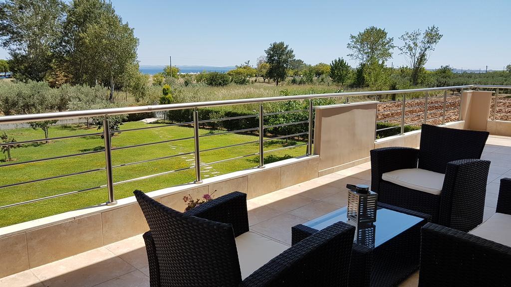 Villa Iris By Rentalspro Services - Agios Mamas Beach Екстериор снимка